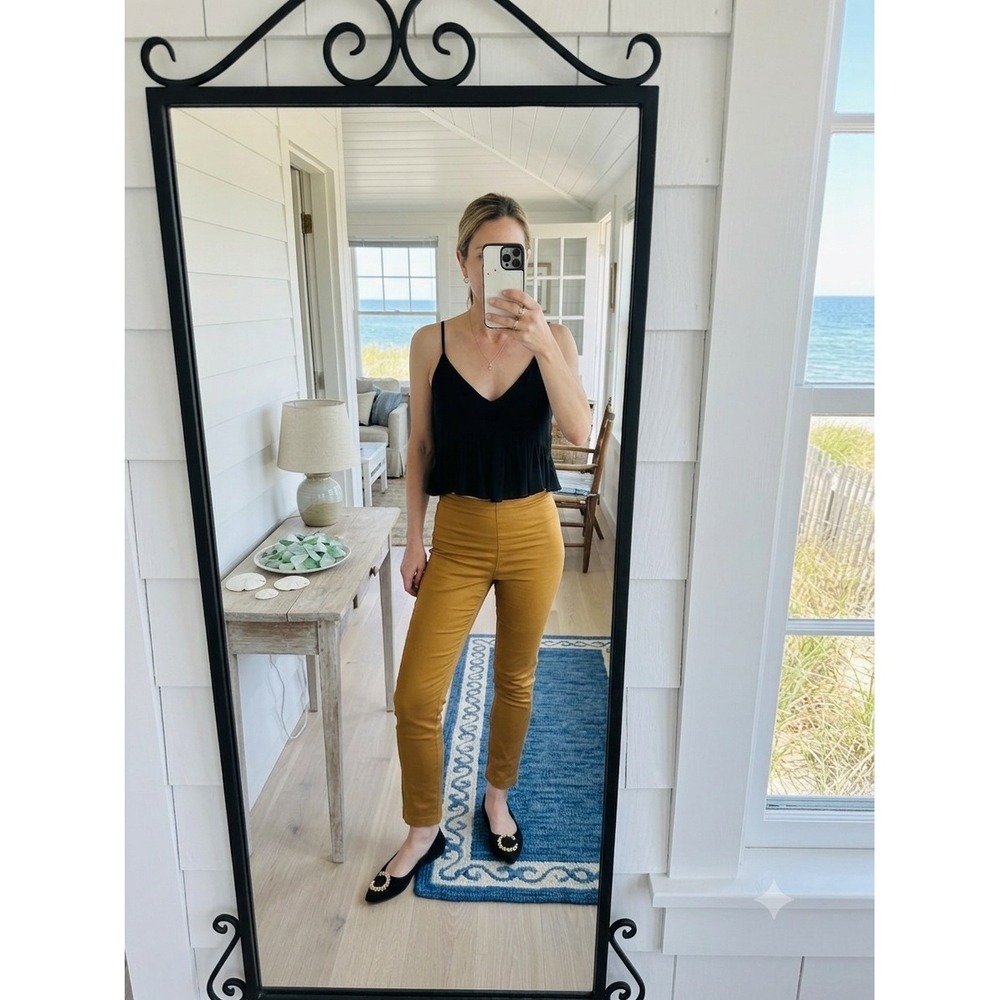SET! Complete outfit! Club Monaco ruffled top and H&M pants Chic Summer Outfit